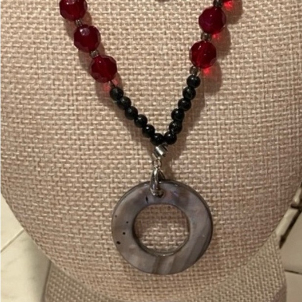 MOTHER OF PEARL PENDANT ON SEED BEAD AND CRYSTAL CHAIN / MATCHED EARRINGS - Picture 5 of 11